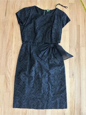 Vintage sheath appliqué bow black dress cap sleeve 80s 90s small medium 4-6